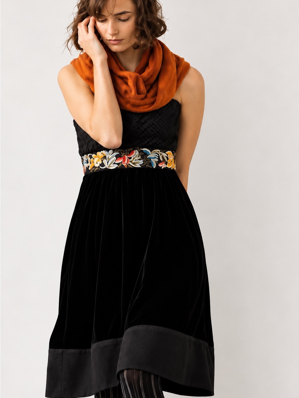 Floreat Anthropologie Black Velvet Floral Embroidered Midi Dress Size 0 BOHO